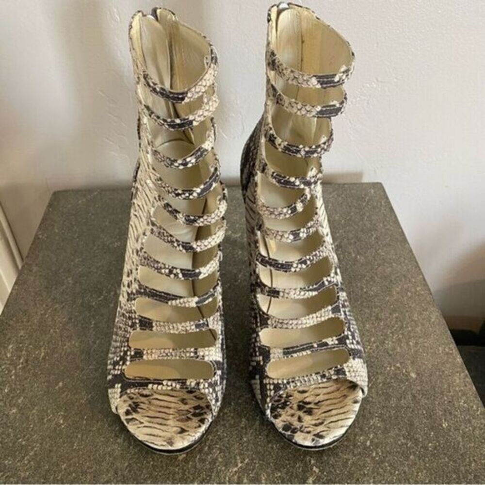 Stuart Weitzman Snakeskin Leather Gladiator Sandal Pumps in Grey